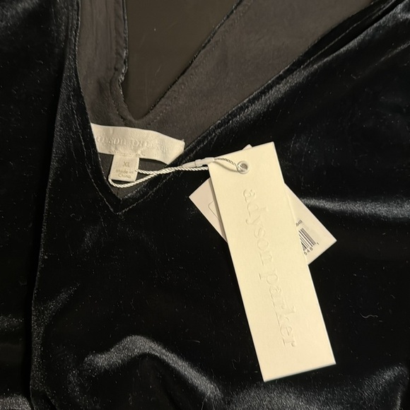 Adyson Parker Black Velvet V-Neck Top NWT - Picture 4 of 6